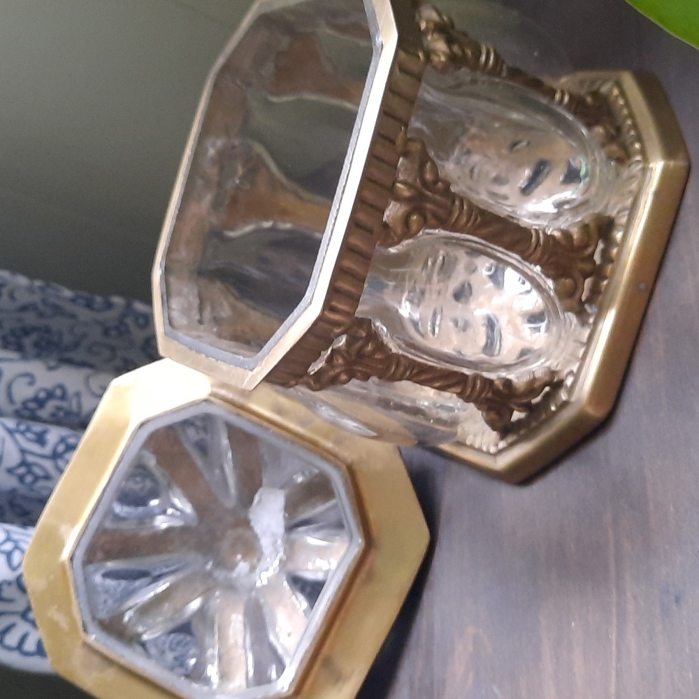 Vintage Lidded Brass & Handblown Convex  Glass Humidor/Apocathary Jar/Trinket - Picture 4 of 7